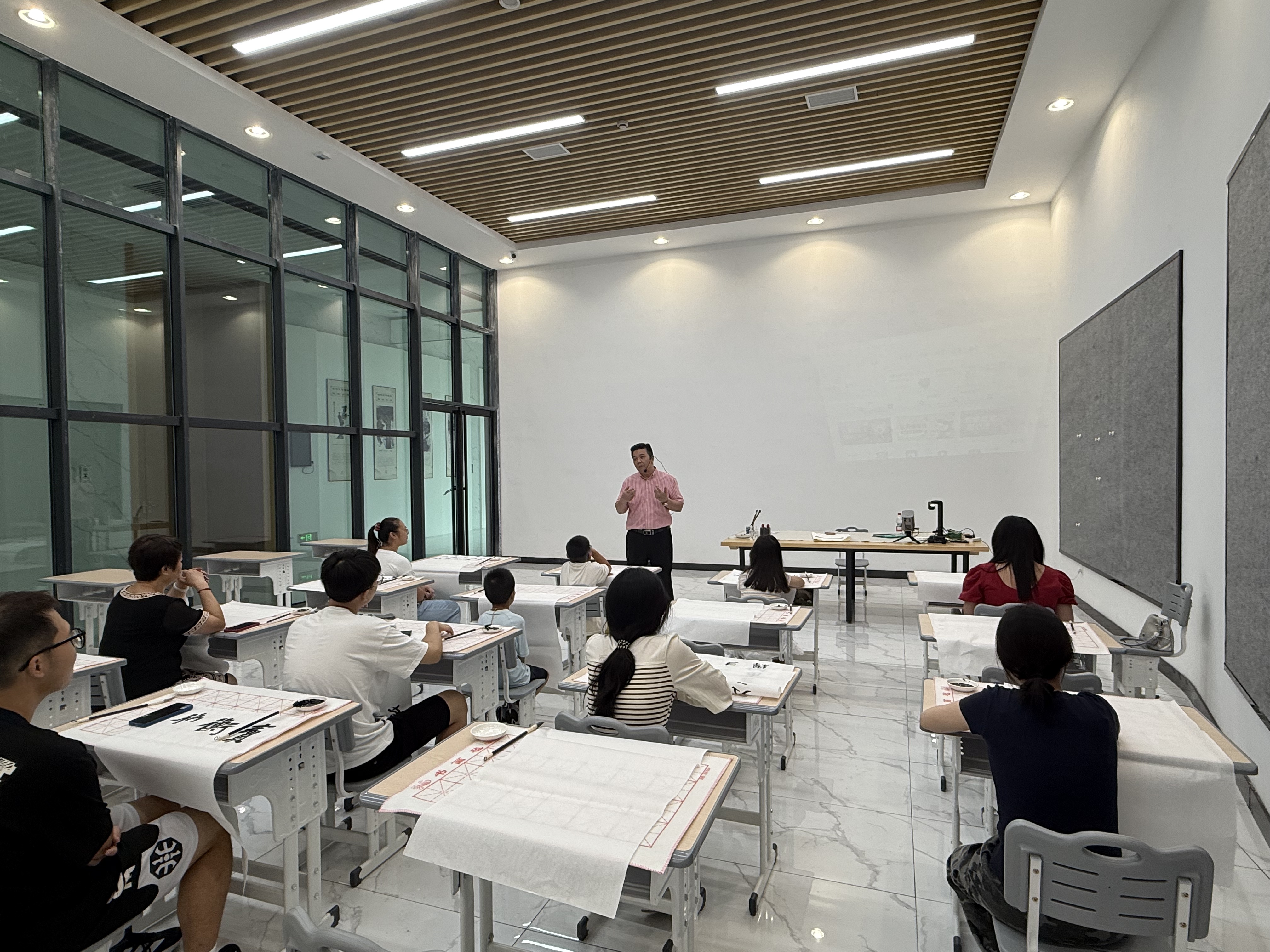 公教活动现场 | 吴洪均：走进榜书的艺术世界公教活动圆满结束