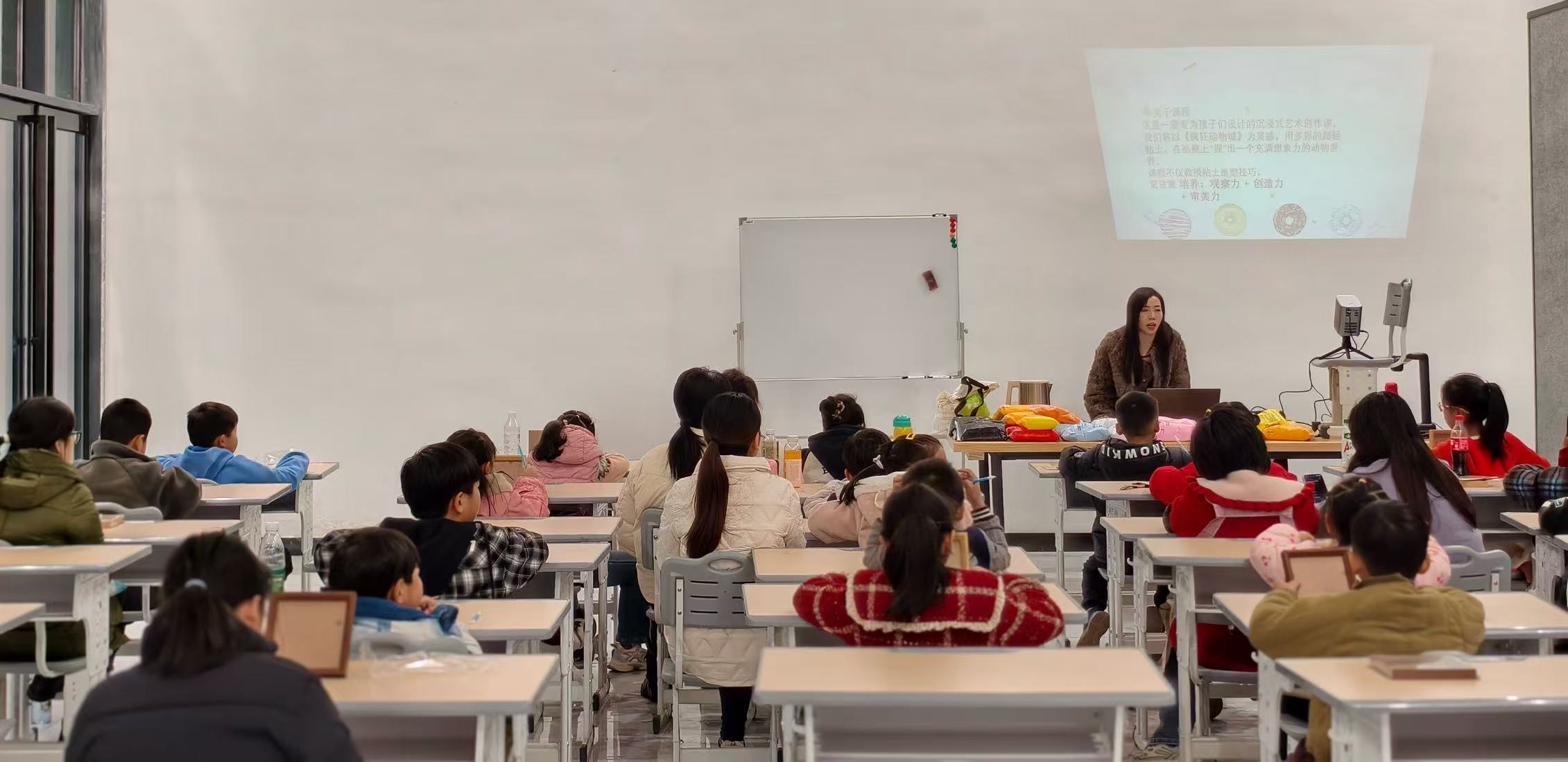 公教活动现场 | 欧芳：与‘泥’有约——轻粘土手工课堂精彩定格